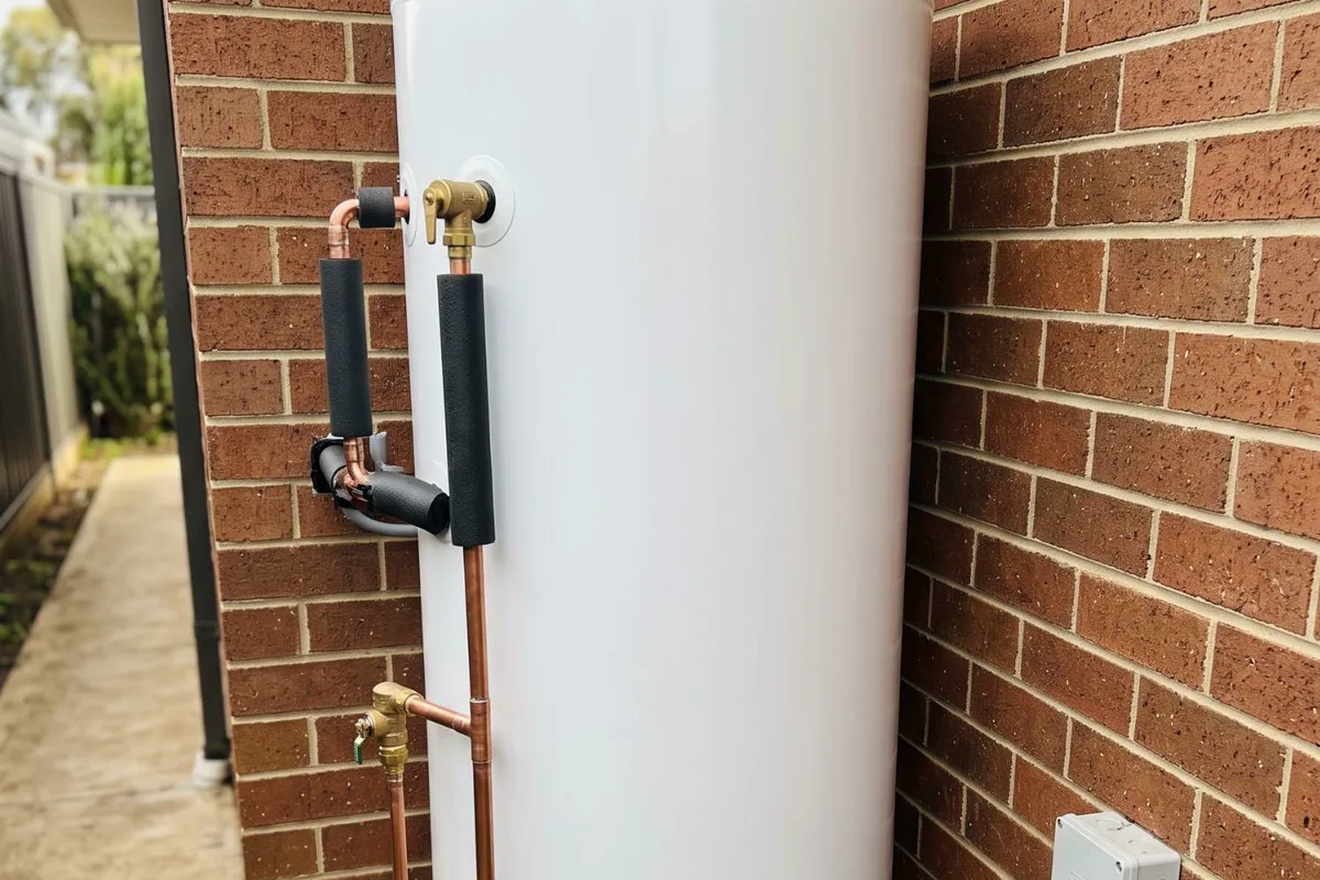An electric hot water storage tank